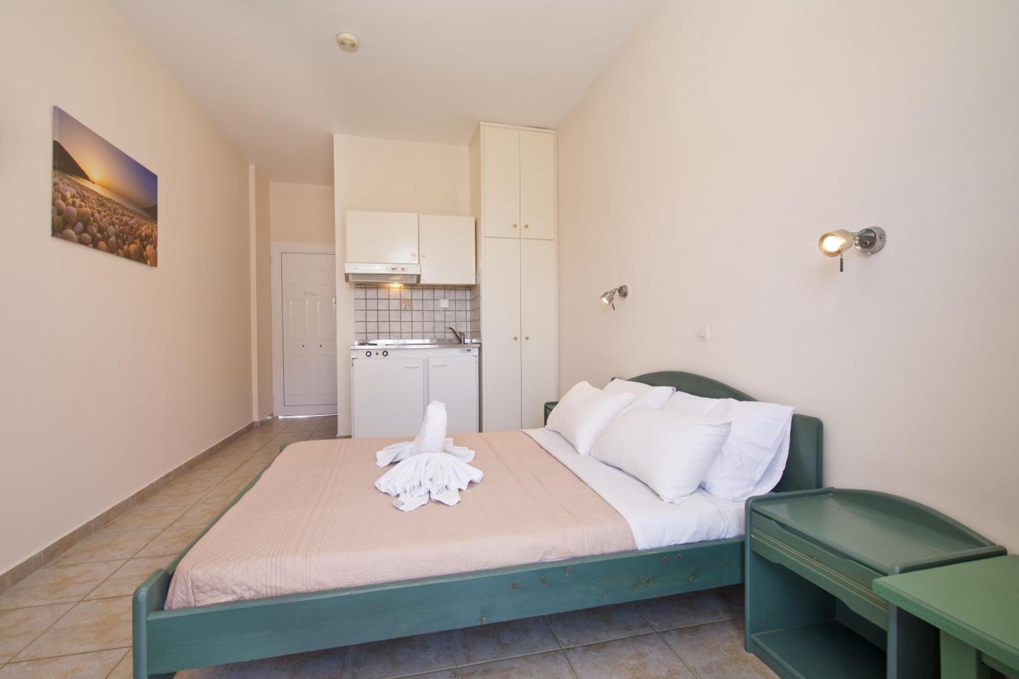 Theodora Studios & Apartments Skala  Екстериор снимка