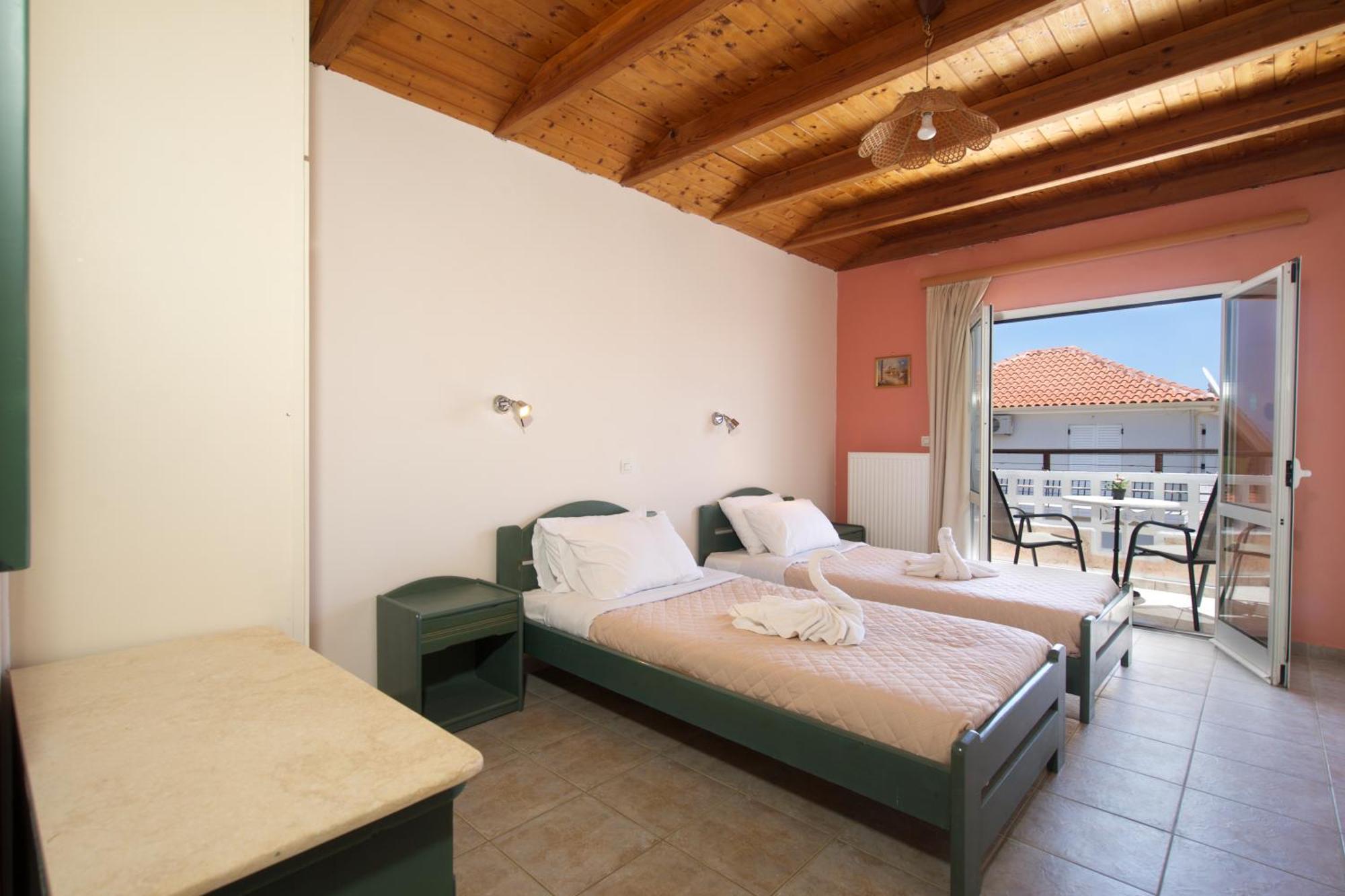 Theodora Studios & Apartments Skala  Екстериор снимка