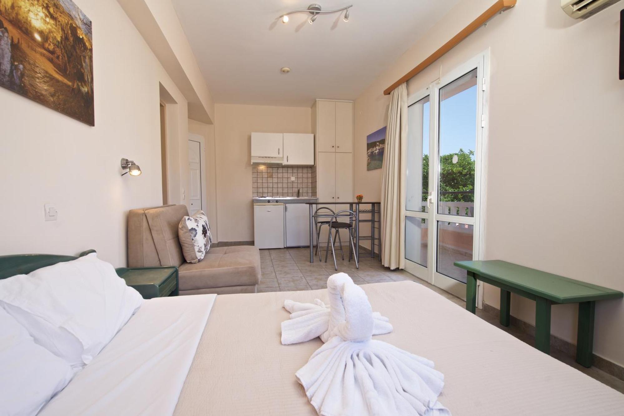 Theodora Studios & Apartments Skala  Екстериор снимка