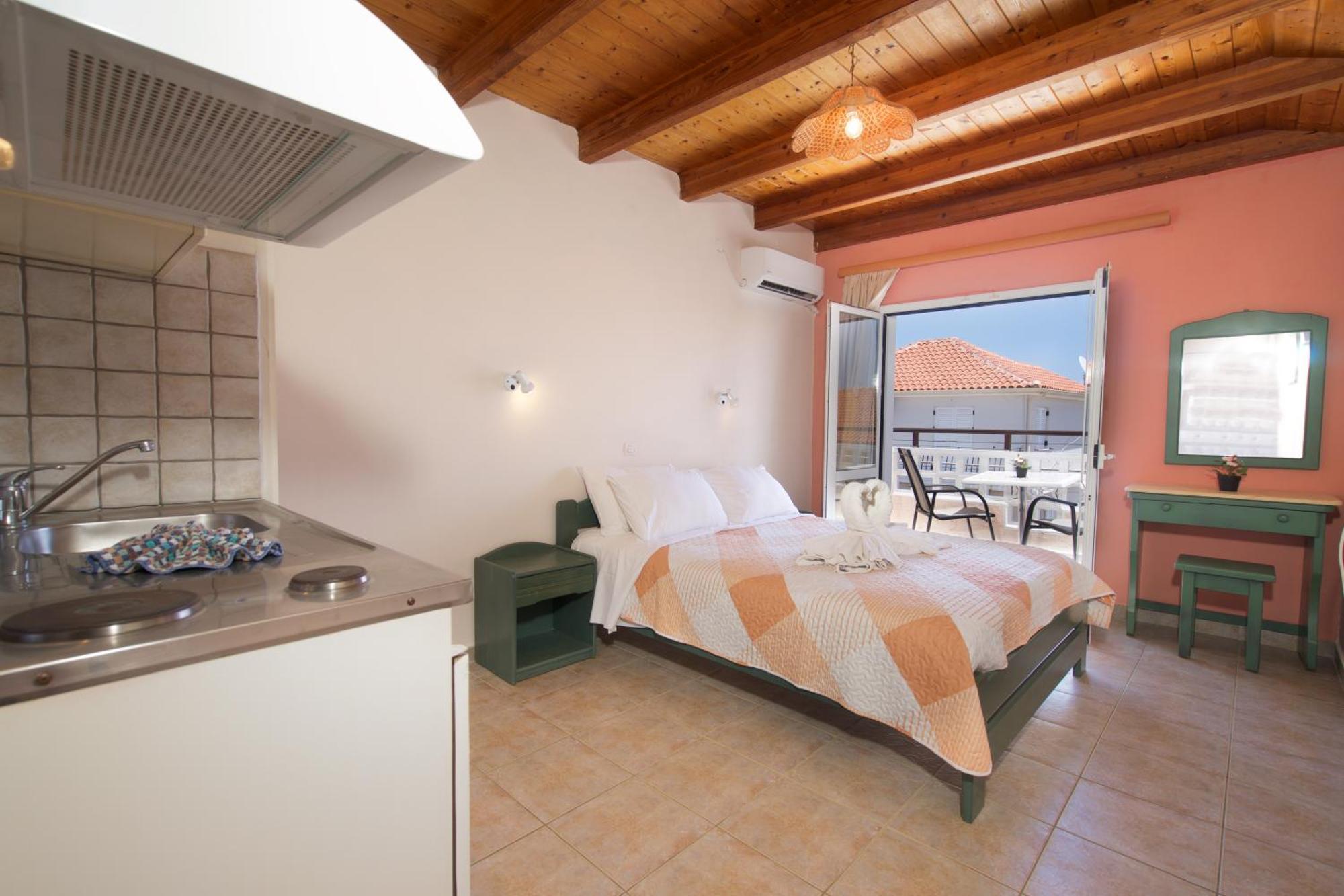 Theodora Studios & Apartments Skala  Екстериор снимка